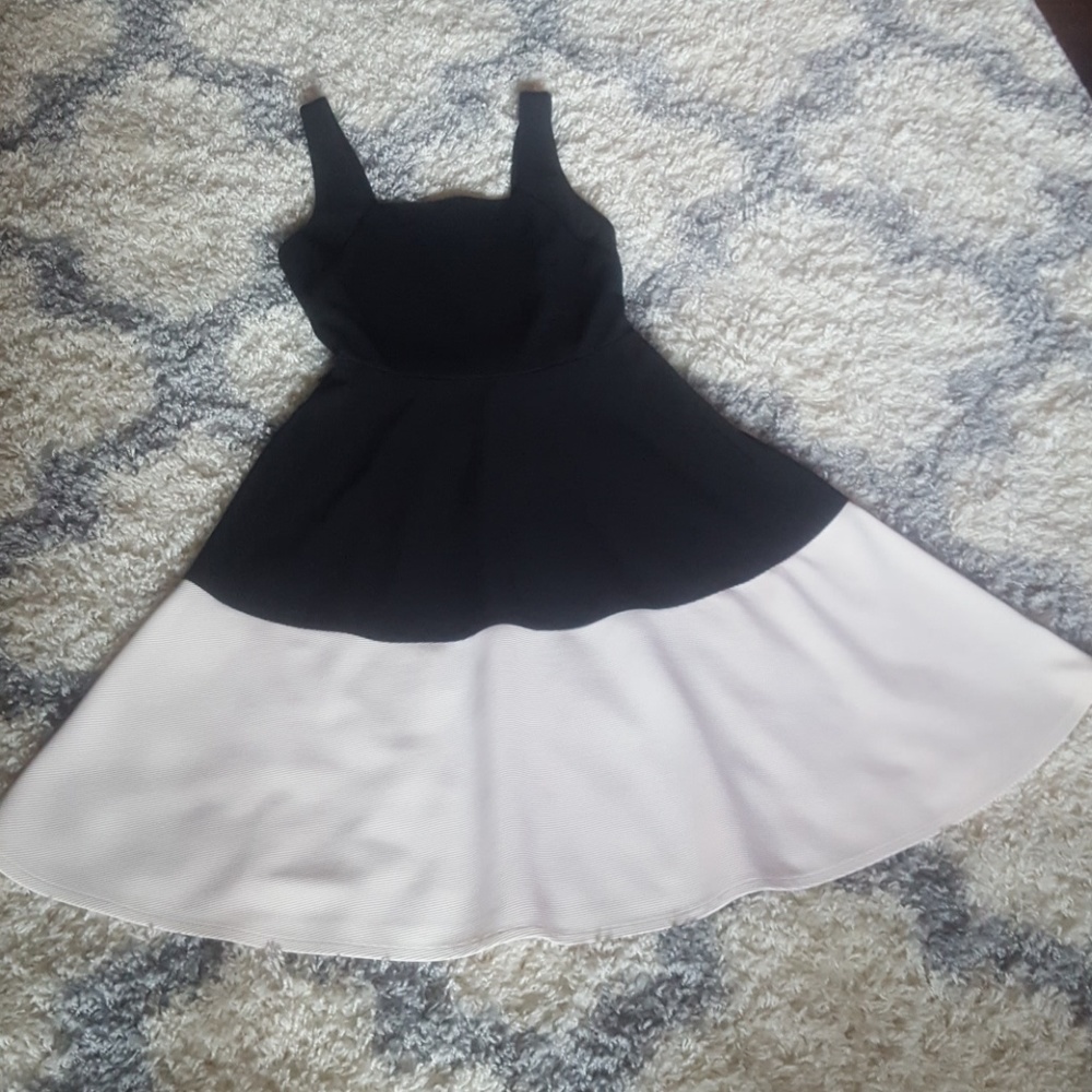 Dress - Picture 3 of 5